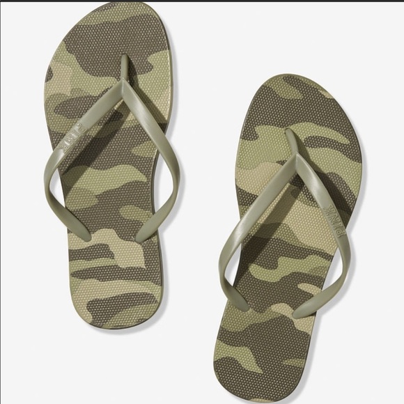pink camo flip flops